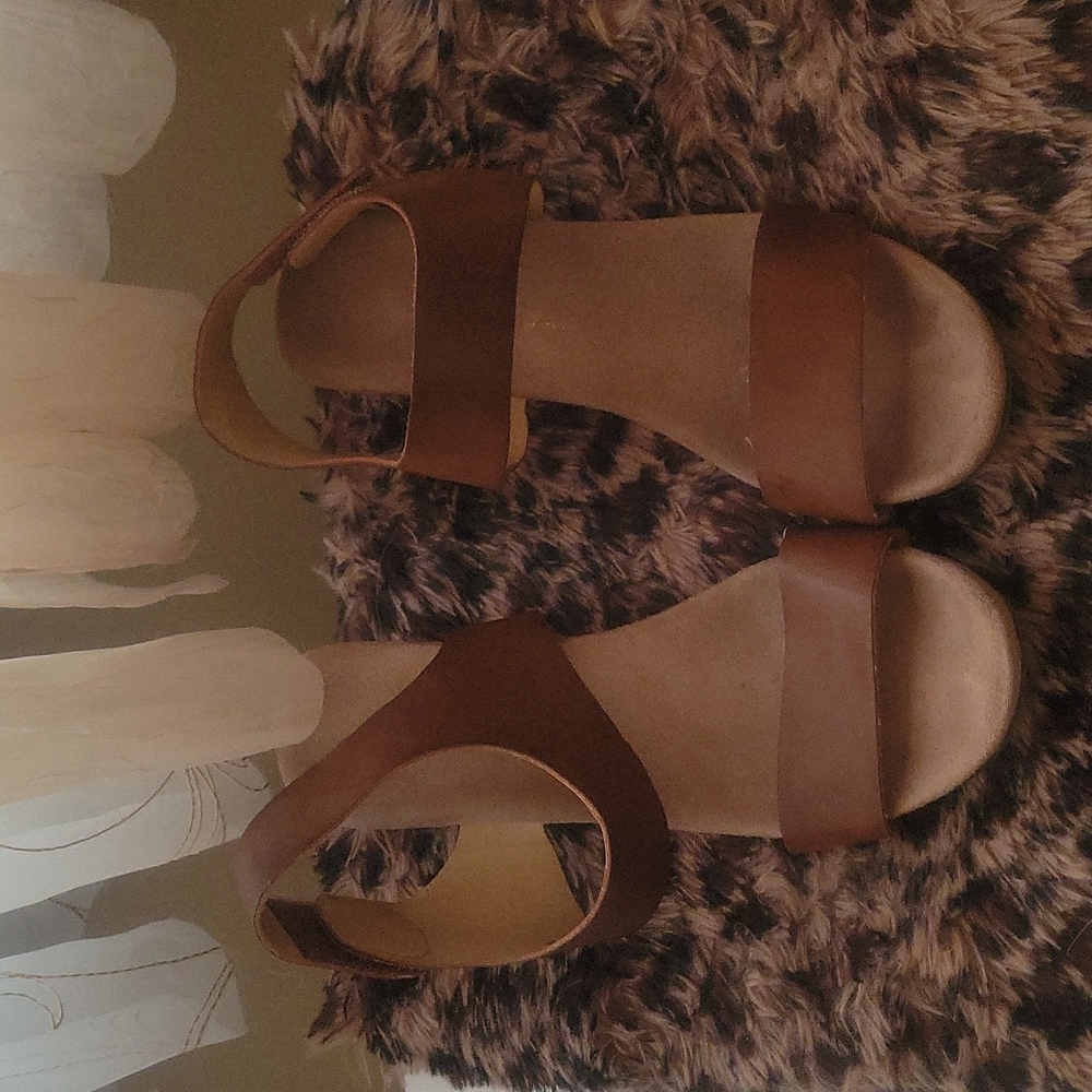 Platform shoe,  brown leather, size 7